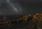 Via lattea con Giove e Saturno sul mare Via lattea con Giove e Saturno sul mare