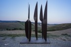 Sculture..Vista frontale sulla campagna.Teatro del silenzio Sculture..Vista frontale sulla campagna.Teatro del silenzio