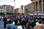 L'orchestra tra la folla.... L'orchestra tra la folla....