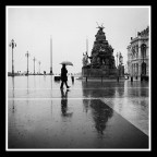 Camminando sotto la pioggia Camminando sotto la pioggia