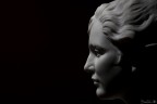 Busto di giovane donna. Busto di giovane donna.