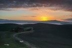 La stradina di campagna e la capanna all'alba.. La stradina di campagna e la capanna all'alba..