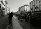 Appogiato al parapetto.. Appogiato al parapetto..