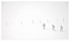 Escursionisti fra neve e nebbia