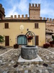 Il pozzo e le torri Il pozzo e le torri