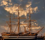 Il Vespucci nel porto di Ortona (CH) al tramonto Il Vespucci nel porto di Ortona (CH) al tramonto