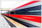 Attenzione, treno in transito al binario due Attenzione, treno in transito al binario due