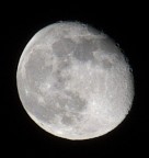 crop della luna
(fuji s5600  - 1/40 sec - f5,7 - 64 iso - 380mm )