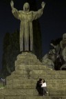 Sembra quasi voler dire la statua di san francesco ai 2 giovini in vena di effusioni :D

La qualita' e' quella che e' date le condizioni in cui ho scattato...