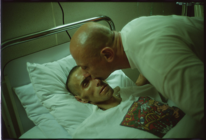 7-nan-goldin-gotscho-kissing-gilles-paris-1993.jpg