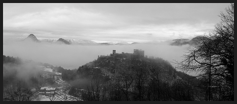 castello-nella-nebbia-bianconero.jpg