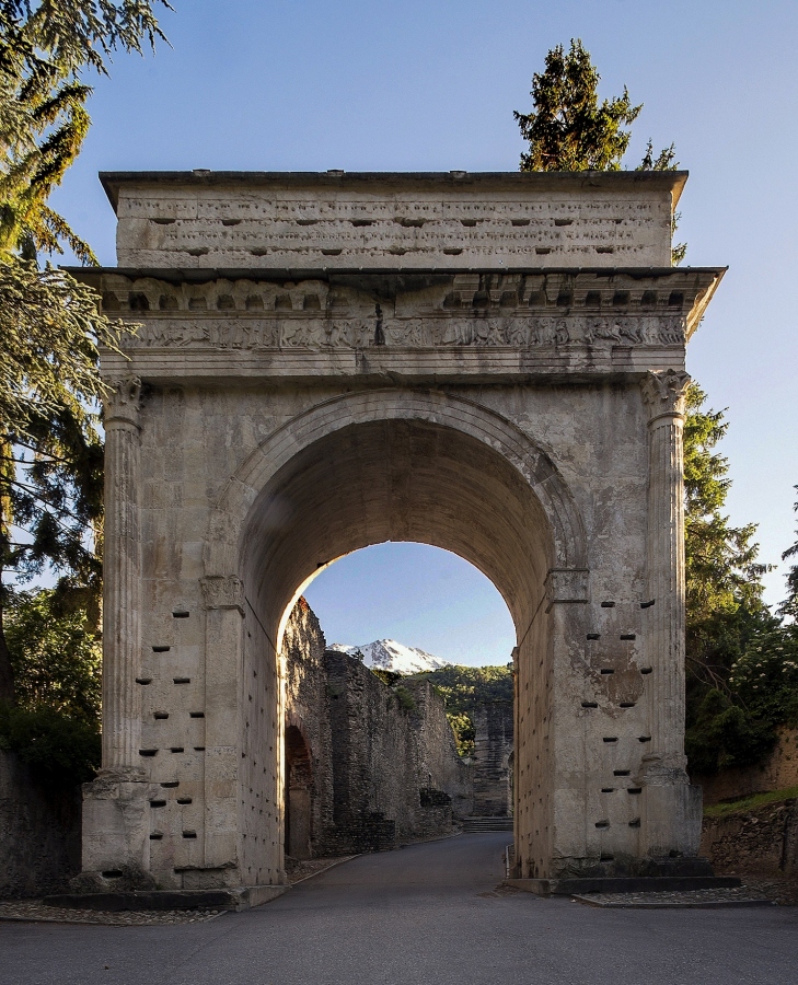 DSC_6180-81Arco di Augusto (8 a.C.)_pt21200crop.jpg
