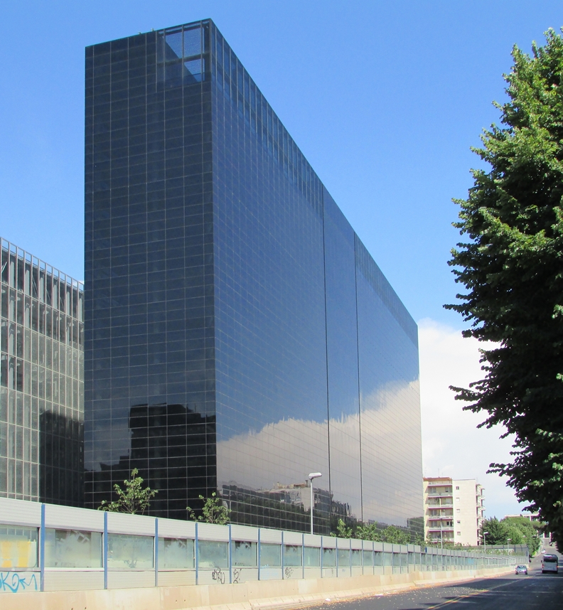 Eur - Lama Fuksas 2_ShiftN.jpg