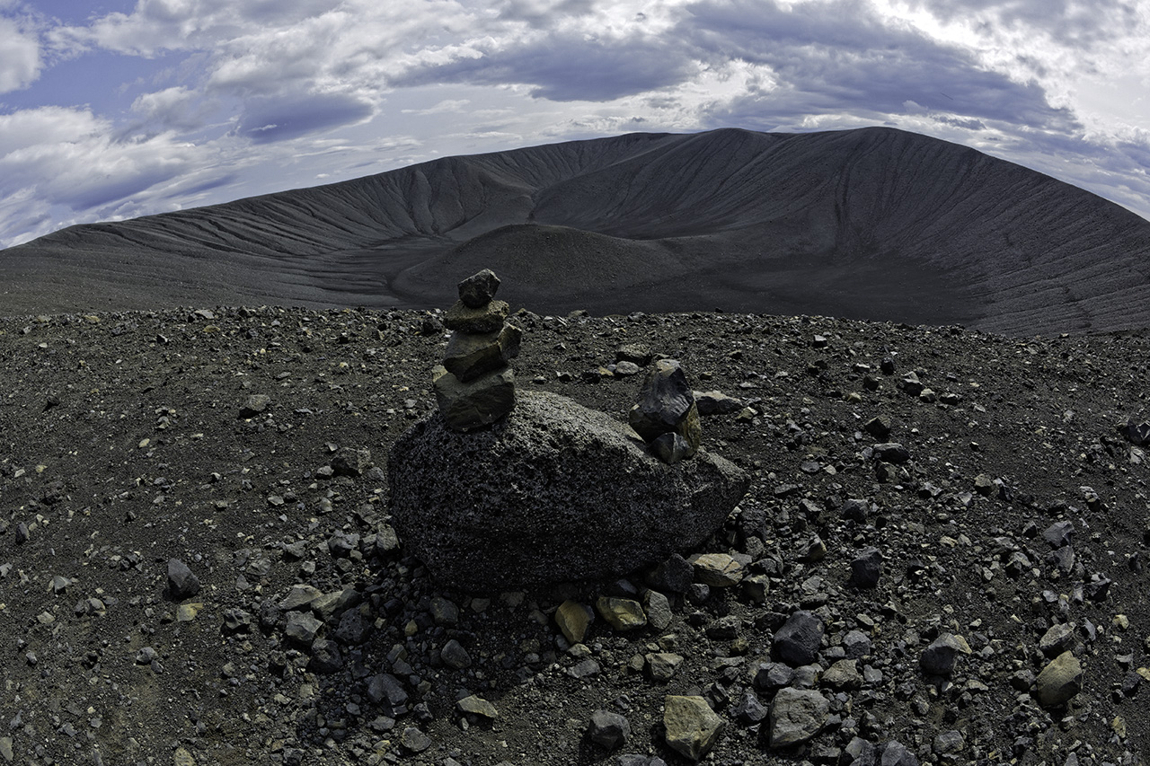Hverfjall con con minitotem.jpg