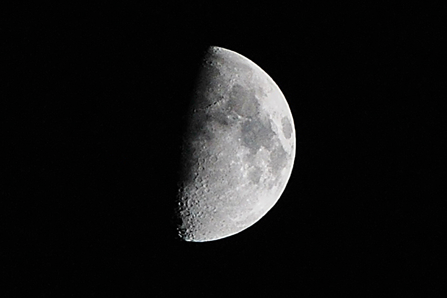 luna 1�4 (nikon D60 200mm).jpg