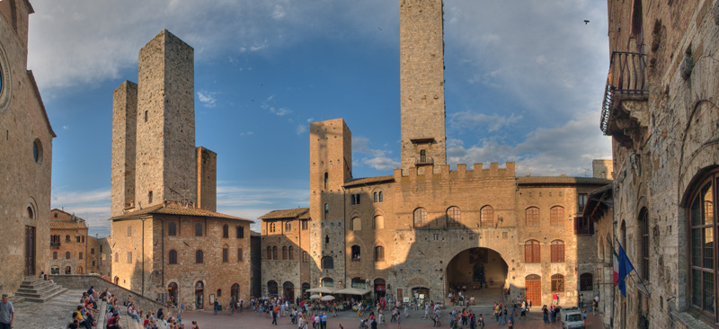 San Giminiano Piazza.jpg