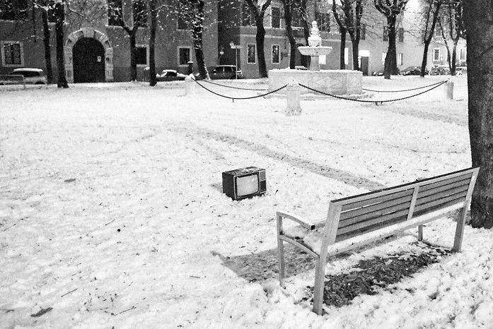 Tv on ice originale scorniciata.jpg